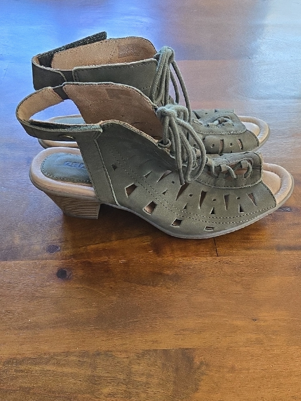 Earth Shoes Olive Green Suede Lace-Up Peep Toe Slingback Sandals Size 7.5